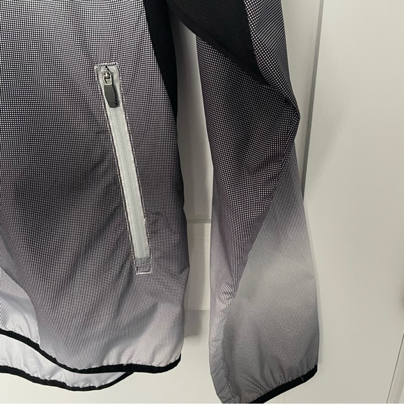 Men’s Windbreaker by Diadora - Picture 3 of 10